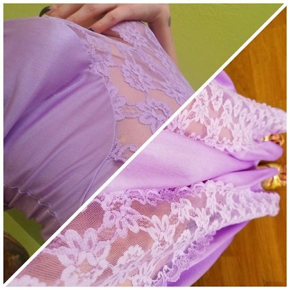 ๐ Vintage Purple See Thru Lace Gown ๐ - Picture 2 of 5
